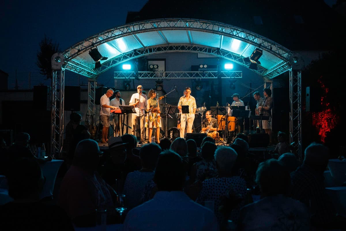 Hubert von Goisern – Weit, weit weg